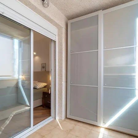 Apartment Ref 403